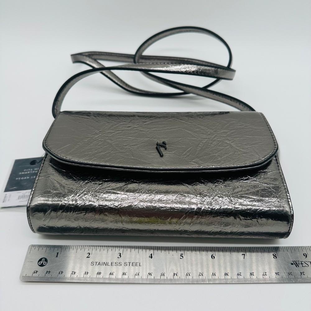 Simply Vera Vera Wang Silver Crinkle Signature Mini Crossbody - NWT - Picture 11 of 12